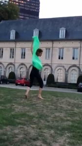 Séverine Dourson danse parc